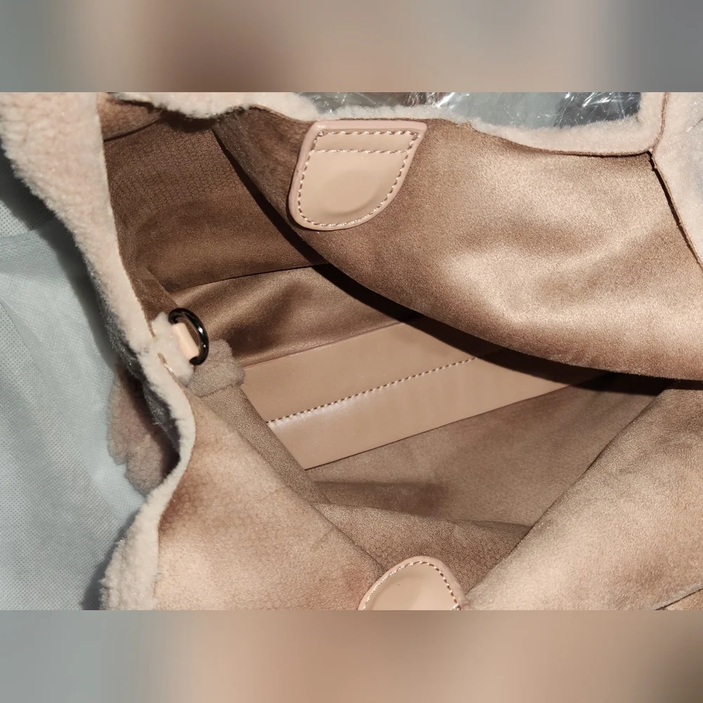 Deux lux plush handbag - Picture 6 of 6